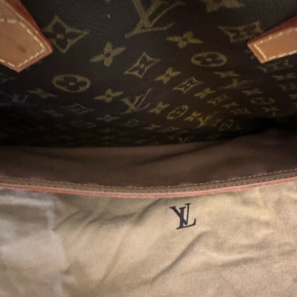 Louis Vuitton Messenger Bag - Picture 7 of 11